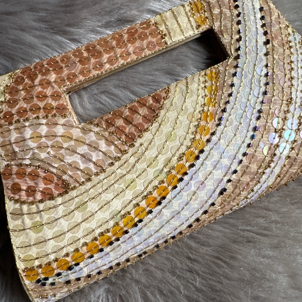 Boutique Neutral Clutch - Picture 2 of 5